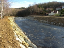 Balvanitý skluz, rovnanina, štětová stěna, dlažba do betonu, sanace nátrží